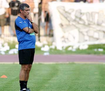 Εως και τέσσερις μεταγραφές προανήγγειλε ο Σάντος