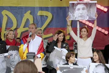 Πορείες ειρήνης στην Κολομβία και όλο τον κόσμο με τη δύναμη της Ίνγκριντ Μπετανκούρ