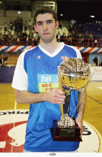 Συνεχίζει την ενίσχυση με… παιδομάζωμα η ΑΕΛ