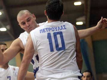 «Έδεσε» Κομποδιέτα και ανανέωσε με Πέτρουλα ο Πανελλήνιος