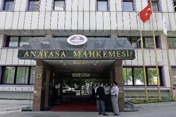 Αντίστροφη μέτρηση για την τύχη του κυβερνώντος κόμματος στην Τουρκία