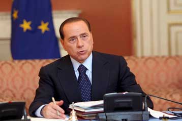 Εγκρίθηκε στην Ιταλία ο νόμος που χαρίζει ασυλία στον Μπερλουσκόνι