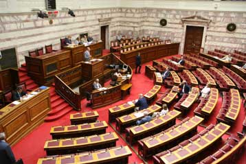 Υψηλοί τόνοι στη Βουλή στη συζήτηση για το αυτοδιοίκητο στη Δικαιοσύνη