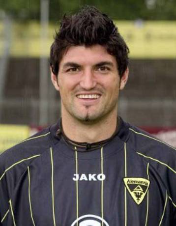 Τον Γερμανό αμυντικό Αλεξάντερ Κλίτζπερα απέκτησε ο Πανσερραϊκός