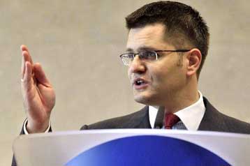 Με ρεαλισμό για το Κόσοβο, η Σερβία αποκαθιστά τη διπλωματική της παρουσία στην ΕΕ