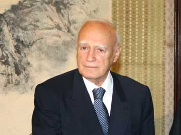 Ηχηρό μήνυμα Κάρολου Παπούλια για την πολιτική κρίση και τα φαινόμενα διαφθοράς