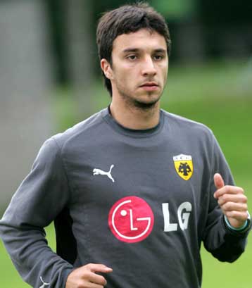 Απών ο Σκόκο από την πρώτη προπόνηση της ΑΕΚ στο Λέογκανγκ