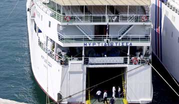 Ναυτικό ατύχημα κρατά ακινητοποιημένη τη «Μυρτιδιώτισσα» στα Κύθηρα