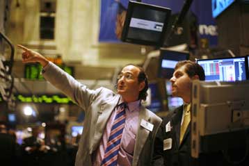 Με θετικό πρόσημο η Γουόλ Στριτ, μικτές τάσεις στην Ευρώπη την Παρασκευή