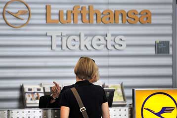 Απεργία επ αόριστον ξεκινούν 52.000 εργαζόμενοι της Lufthansa