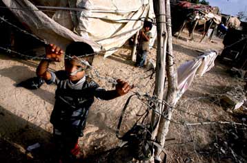 «Πόλεμος» ανακοινώσεων Φατάχ-Χαμάς με αφορμή πολύνεκρη βομβιστική επίθεση