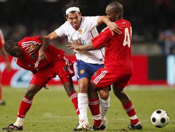 Η Μάντσεστερ αγοράζει τον Τέβεζ με ποσό ρεκόρ για τα δεδομένα της Αγγλίας