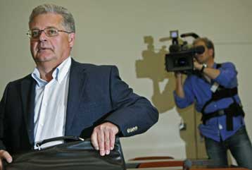 Ποινή φυλάκισης δύο ετών με αναστολή στον πρώην διευθυντή της Siemens Ρ.Σίκατσεκ