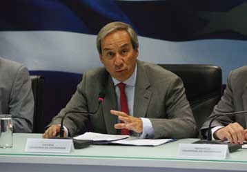 Η συγκράτηση του ελλείμματος απαιτεί «θυσίες», τονίζει ο Γ.Αλογοσκούφης στο ΣΒΒΕ