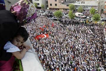 Τα σενάρια της επόμενης μέρας εν αναμονή της ετυμηγορίας του τουρκικού Δικαστηρίου