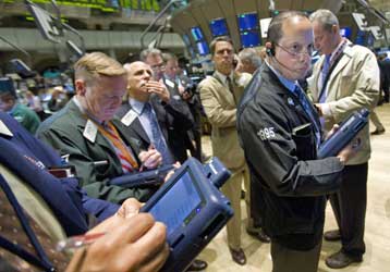 Αλμα στη Γουόλ Στριτ, αυξομειώσεις στα ευρωπαϊκά χρηματιστήρια την Τρίτη