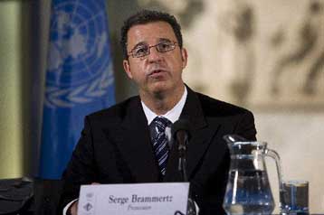 Επαινεί τη Σερβία για τη σύλληψη Κάρατζιτς ο γενικός εισαγγελέας του ICTY