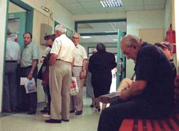 Αγωνία στους ελεύθερους επαγγελματίες για τα οικονομικά του ΟΑΕΕ