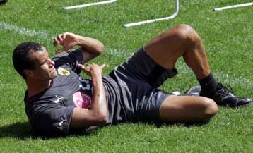 Η ΑΕΚ νίκησε 1-0 τη Μπούρσασπορ αλλά έχασε με κάταγμα τον Ζεράλδο Αλβες