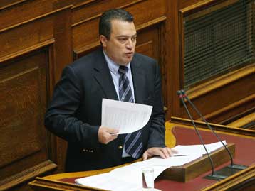 Κόντρα σχετικά με το νομοσχέδιο για τα Κέντρα Ελευθέρων Σπουδών στη συζήτηση στη Βουλή