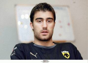 Στην Τζένοα ο Παπασταθόπουλος, πιο κοντά στην ΑΕΚ ο Κυργιάκος