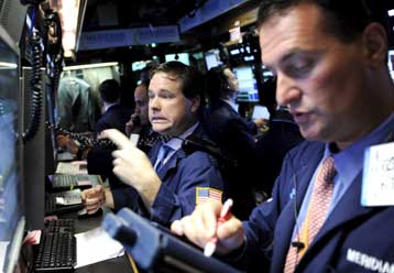 Πτώση στη Γουόλ Στριτ, μικτές τάσεις στα ευρωπαϊκά χρηματιστήρια την Πέμπτη