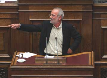 Εν μέσω διαξιφισμών υπερψηφίστηκε το νομοσχέδιο για τα κολέγια