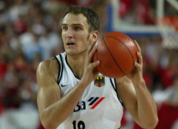 Στην Ολύμπια ο Γερμανός σέντερ Σβεν Σούλτσε!