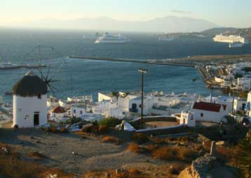 Σύσκεψη Σπηλιωτόπουλου με φορείς της Μυκόνου για τα φαινόμενα βίας στο νησί