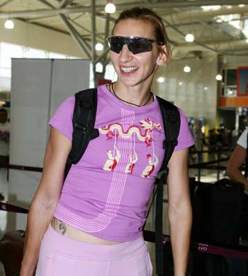 Αισιοδοξία, προβληματισμός και στήριξη στη Θάνου κατά την αναχώρηση του α γκρουπ