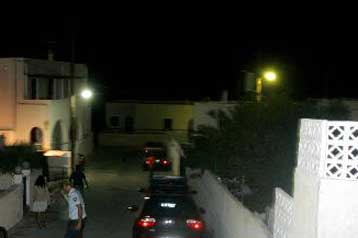 Φρικιαστικό έγκλημα στη Σαντορίνη με μία νεκρή και τραυματίες