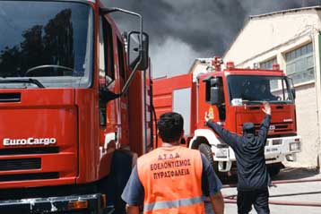 Σοβαρές ζημιές από πυρκαγιά στο Ναυτικό Όμιλο Βουλιαγμένης