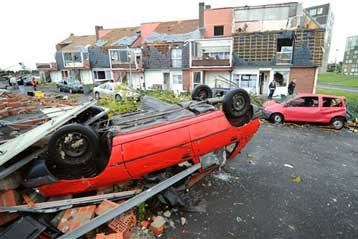 Τρεις νεκροί από μίνι-τυφώνα σε πόλη της βόρειας Γαλλίας