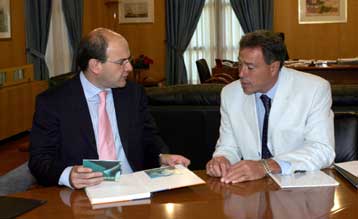 Υποσχέσεις Χατζηδάκη για πάταξη της διαφθοράς στην έκδοση αδειών οδήγησης