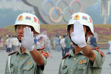 Στενό «μαρκάρισμα» στους δημοσιογράφους από τις κινεζικές Αρχές