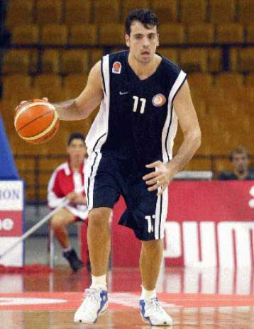 Ο Δορκοφίκης αποτελεί την τρίτη μεταγραφή της ΑΕΚ