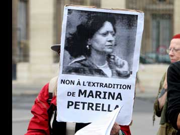 Ελεύθερη με περιοριστικούς όρους η Μαρίνα Πετρέλα των Ερυθρών Ταξιαρχιών