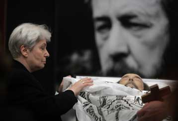 Τελευταίο αντίο είπε η Ρωσία στον Αλεξάντερ Σολζενίτσιν