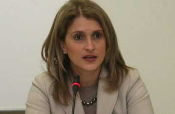 Επαγγελματική αποκατάσταση υποσχέθηκε στους εργαζόμενους της Βιαμύλ η Σ.Καλαντζάκου