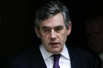 Προσπάθειες πολιτικής ανάκαμψης καταβάλλει ο Γκόρντον Μπράουν