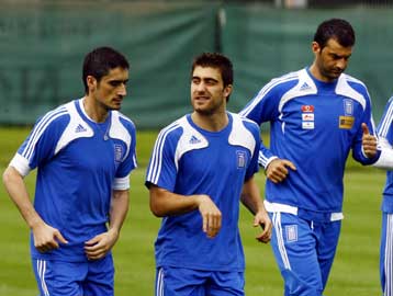 Παπασταθόπουλος, «Λύμπε» και Δέλλας στους… λεγεωνάριους του Ρεχάγκελ