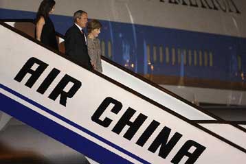 Επικρίσεις Μπους για τα ανθρώπινα δικαιώματα στην Κίνα την παραμονή των Αγώνων