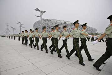 Αγωνιώδης προσπάθεια των Κινέζων να μην σκιαστεί η λάμψη των Αγώνων