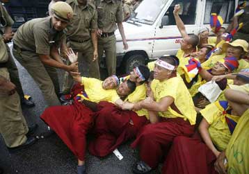 Αντικινεζικές διαδηλώσεις κατά την έναρξη των Ολυμπιακών Αγώνων