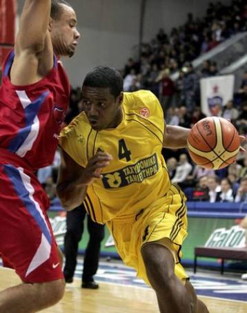 Στα «πορτοκαλί» ντύθηκε ο Καστλ, προβληματισμός για Σιγκούνα