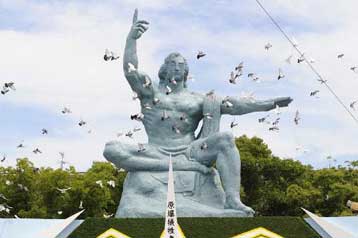 Τιμή στα θύματα του Ναγκασάκι στην 63η επέτειο από τον πυρηνικό όλεθρο