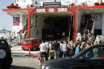 Αποχαιρετούν τα αστικά κέντρα οι αδειούχοι του Αυγούστου, αυξημένη κίνηση στις εθνικές οδούς