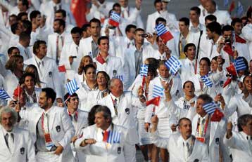 Βέλη προς το ΥΠΕΞ από ΠΑΣΟΚ και ΣΥΝ για την τηλεοπτική εμφάνιση του τέως