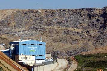 Τραυματισμός οδηγού φορτηγού στο ΧΥΤΑ Ανω Λιοσίων