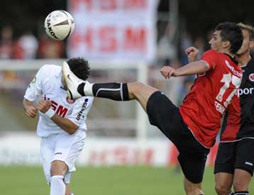 Πρόκριση της Αϊντραχτ στην επόμενη φάση με τον Λυμπερόπουλο να σκοράρει